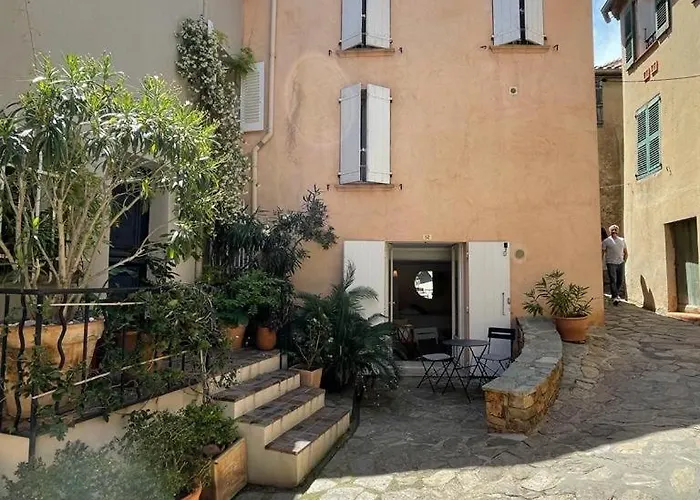 Maison De Village 3 Chambres Avec Petite Terrasse